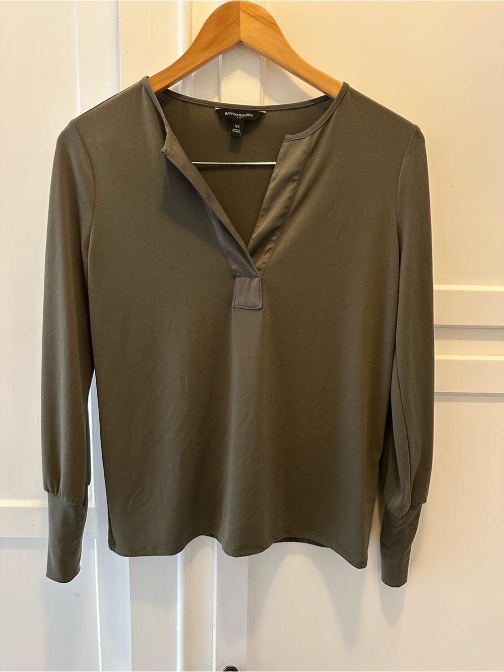 Banana Republic | Olive Long-Sleeve Blouse, Size XS ✨